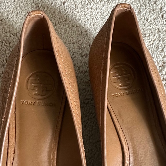 Tory Burch tan leather Amanda peep toe wedge pumps 9 - Picture 6 of 10